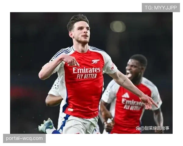 阿森纳球员在对方禁区弧顶制造任意球，队内头号主罚手站在球前